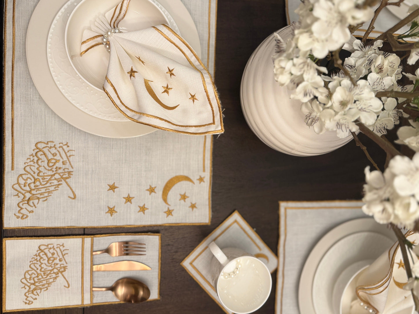 Golden Moon - Silk Embroidery Placemat Set (30 Pieces)