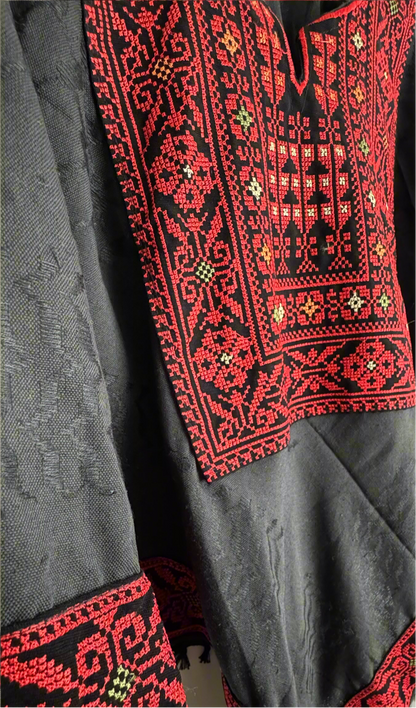 Poncho of Palestine | All Black Kufiya (Keffiyeh) - Tatreez – Made in Jordan