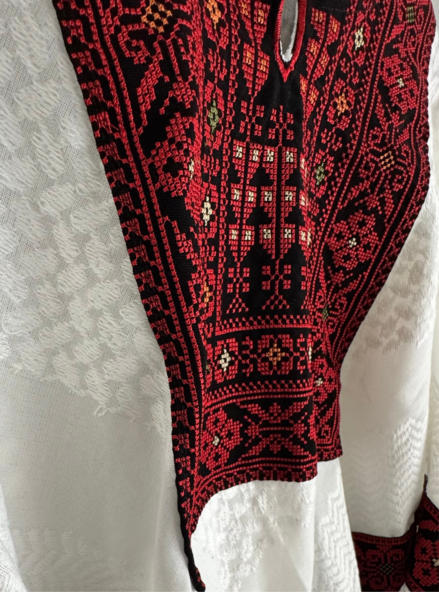 Poncho of Palestine | All White Kufiya (Keffiyeh) - Tatreez – Made in Jordan